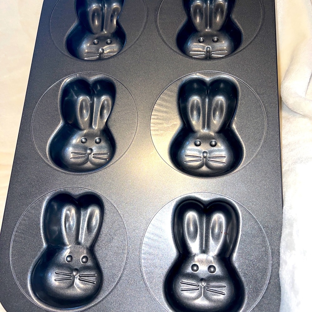 WILTON MINI BUNNIES 6 MOLDS ALUMINUM BAKING CAKE PAN